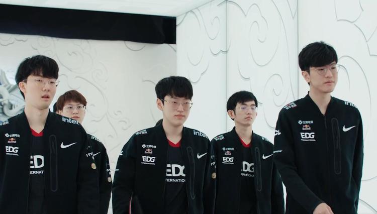 牢牢掌控了 牢牢掌控了