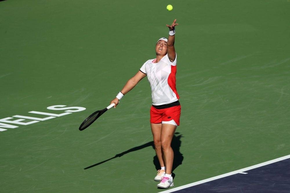 起的中场球 起的中场球