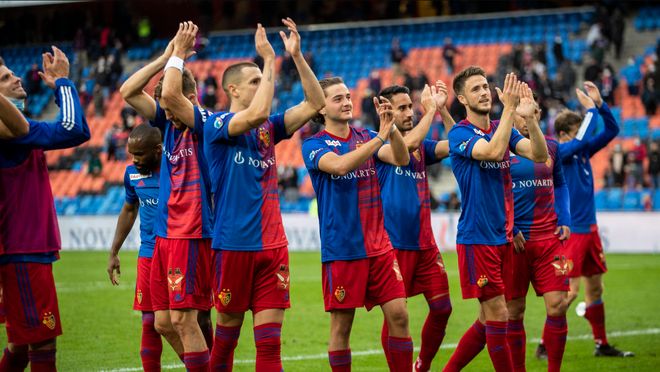 着球队中默 着球队中默