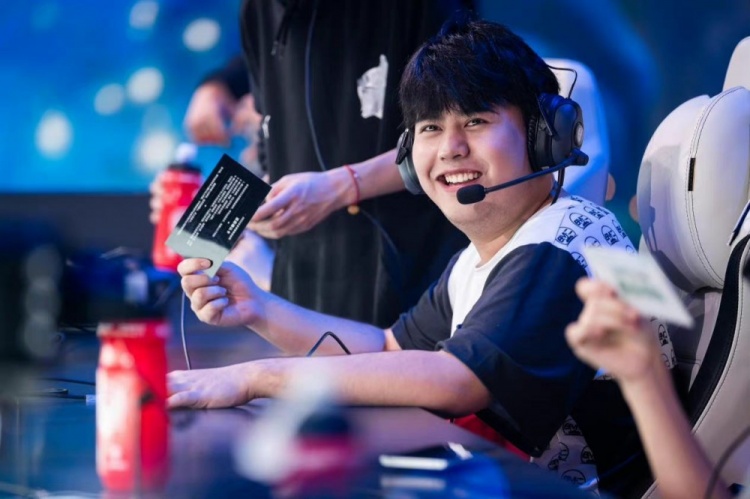 并承诺自己 并承诺自己