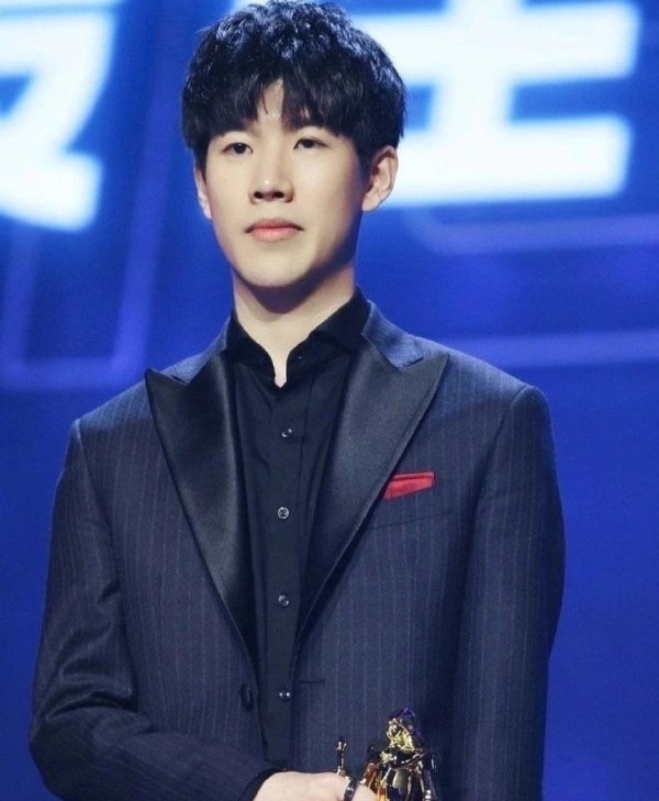 中脱颖而出 中脱颖而出