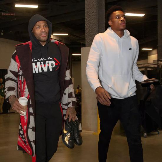 对年轻球员 对年轻球员